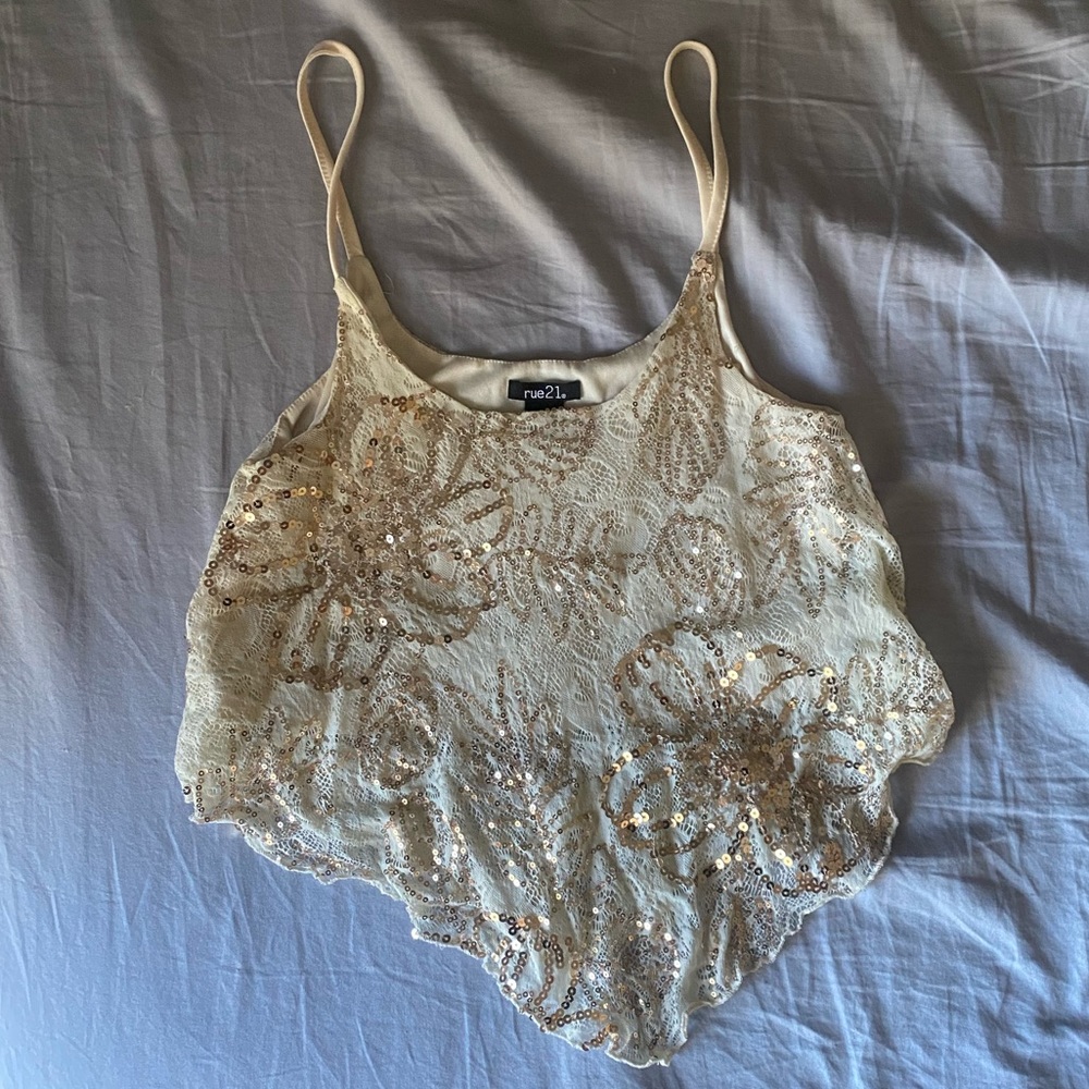 Cream color lace flowy crop top. Size M